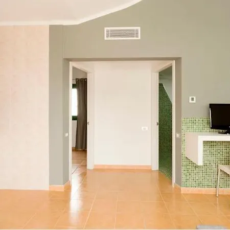 Hyde Park Lane Aparthotel 3*