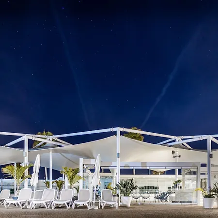 Hyde Park Lane Aparthotel