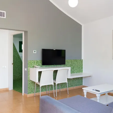 Hyde Park Lane Apartahotel